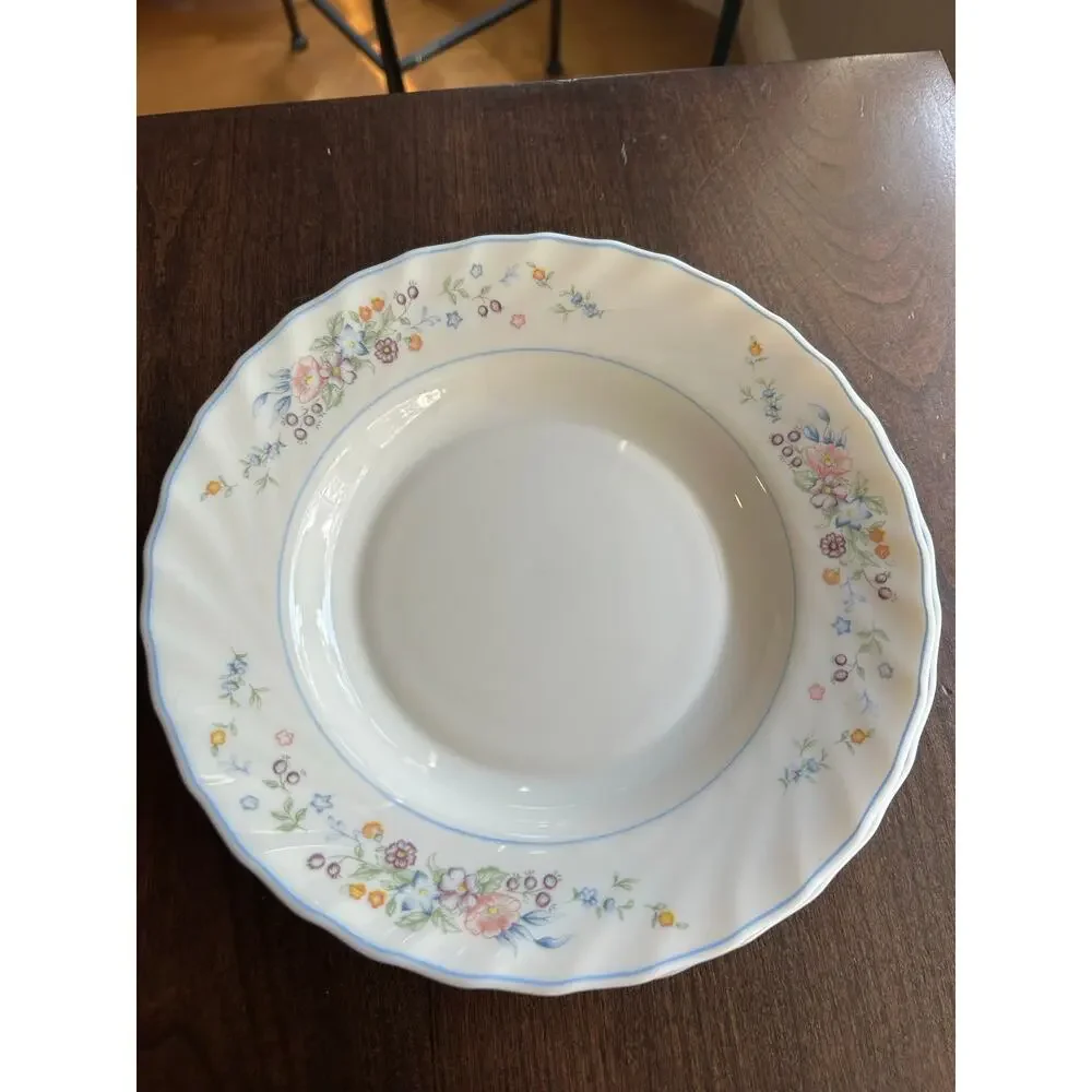 4 Arcopal France Victoria Floral salad Plates French milk glass